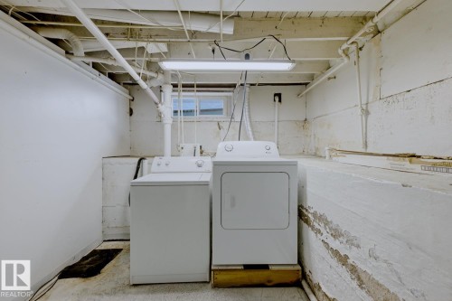 12119 95A Street Nw, Edmonton, AB - Indoor Photo Showing Laundry Room