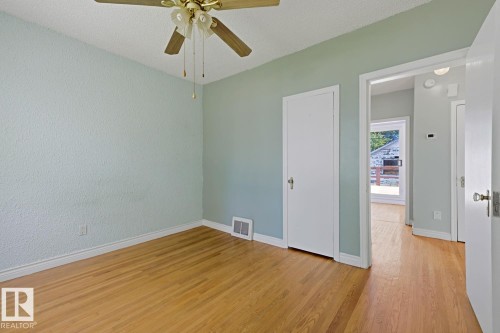 12119 95A Street Nw, Edmonton, AB - Indoor Photo Showing Other Room
