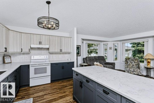 #18 9420 172 St Nw, Edmonton, AB - Indoor Photo Showing Kitchen