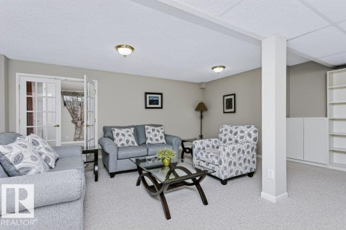 #18 9420 172 St Nw, Edmonton, AB - Indoor Photo Showing Living Room