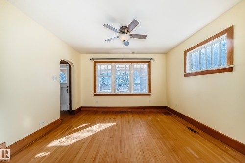 449 Jennifer Heil Way, Spruce Grove, AB - Indoor Photo Showing Other Room