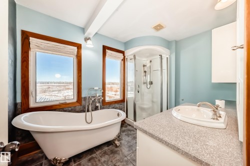 449 Jennifer Heil Way, Spruce Grove, AB - Indoor Photo Showing Bathroom
