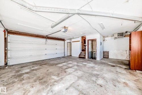 449 Jennifer Heil Way, Spruce Grove, AB - Indoor Photo Showing Garage
