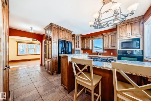 449 Jennifer Heil Way, Spruce Grove, AB - Indoor Photo Showing Kitchen