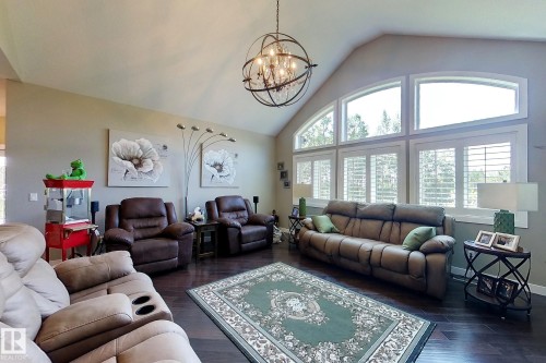 6663 15 Ave, Edson, AB - Indoor Photo Showing Living Room