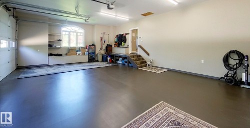 6663 15 Ave, Edson, AB - Indoor Photo Showing Garage