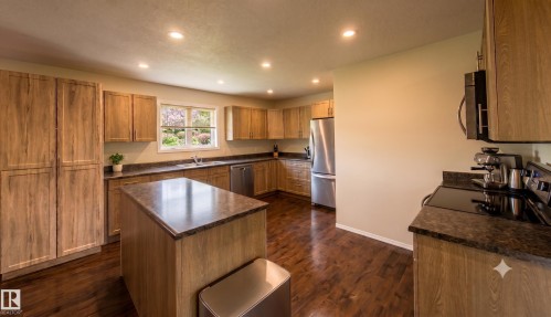 6663 15 Ave, Edson, AB - Indoor Photo Showing Kitchen With Double Sink