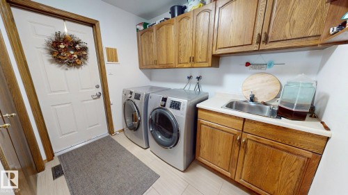 109 Ironwood Place Nw, Edmonton, AB - Indoor Photo Showing Laundry Room