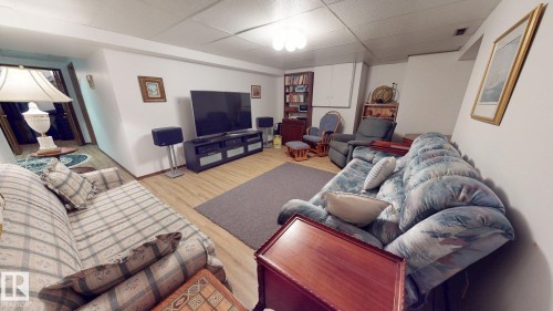 109 Ironwood Place Nw, Edmonton, AB - Indoor Photo Showing Living Room