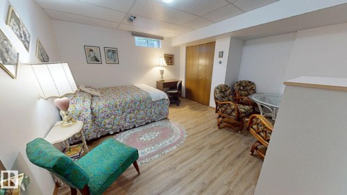 109 Ironwood Place Nw, Edmonton, AB - Indoor Photo Showing Bedroom