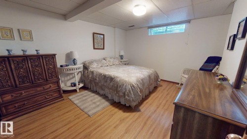 109 Ironwood Place Nw, Edmonton, AB - Indoor Photo Showing Bedroom