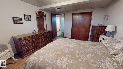 109 Ironwood Place Nw, Edmonton, AB - Indoor Photo Showing Bedroom
