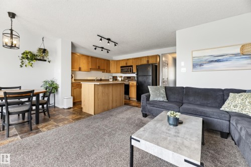 #6 12104 16 Av Sw, Edmonton, AB - Indoor Photo Showing Living Room