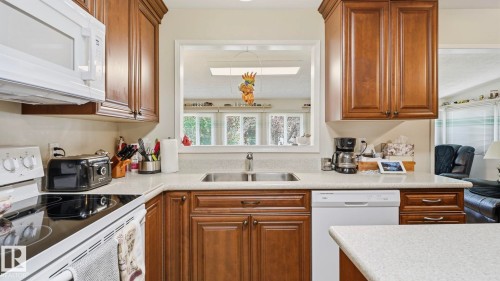 4515 41A Avenue, Leduc, AB - Indoor Photo Showing Kitchen