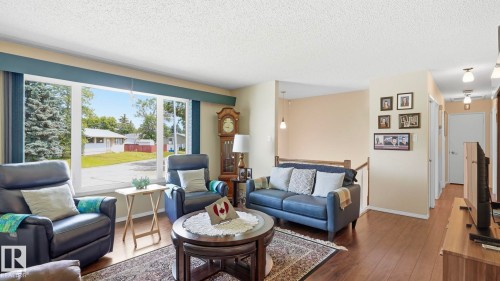 4515 41A Avenue, Leduc, AB - Indoor Photo Showing Living Room