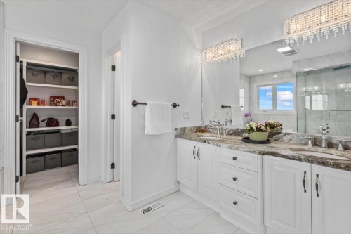 1242 Starling Drive Nw, Edmonton, AB - Indoor Photo Showing Bathroom