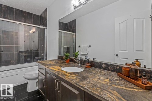 1242 Starling Drive Nw, Edmonton, AB - Indoor Photo Showing Bathroom