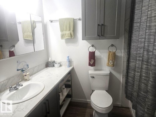 5306 18A Avenue Nw, Edmonton, AB - Indoor Photo Showing Bathroom