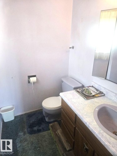 5306 18A Avenue Nw, Edmonton, AB - Indoor Photo Showing Bathroom