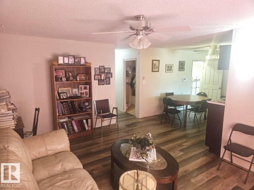 5306 18A Avenue Nw, Edmonton, AB - Indoor Photo Showing Living Room