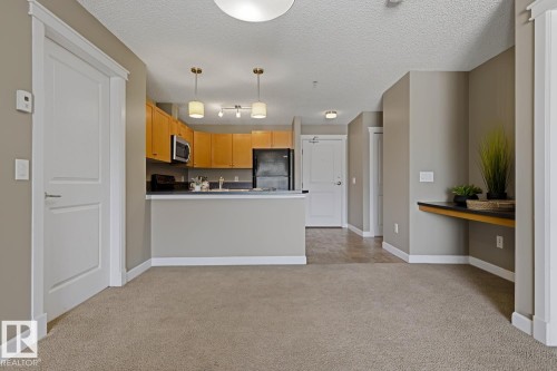 #202 3715 Whitelaw Ln Nw, Edmonton, AB - Indoor Photo Showing Kitchen