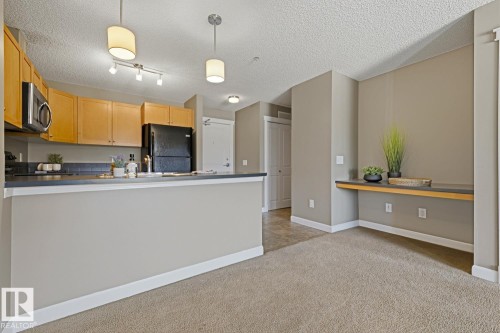 #202 3715 Whitelaw Ln Nw, Edmonton, AB - Indoor Photo Showing Kitchen