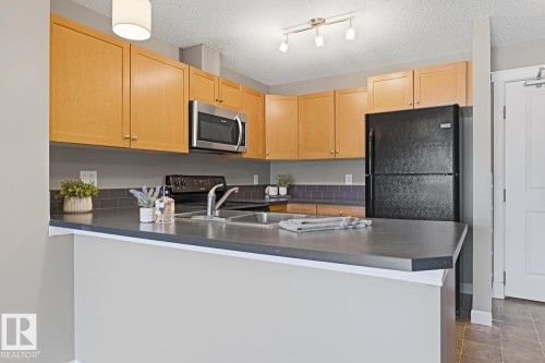 #202 3715 Whitelaw Ln Nw, Edmonton, AB - Indoor Photo Showing Kitchen With Double Sink