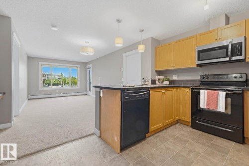 #202 3715 Whitelaw Ln Nw, Edmonton, AB - Indoor Photo Showing Kitchen