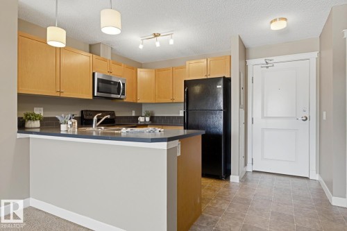 #202 3715 Whitelaw Ln Nw, Edmonton, AB - Indoor Photo Showing Kitchen With Double Sink