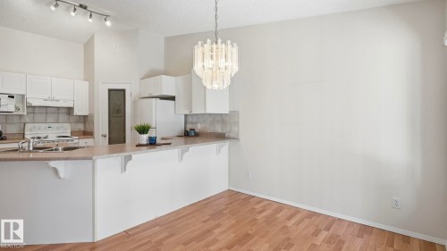 #31 8 Dechene Rd Nw, Edmonton, AB - Indoor Photo Showing Kitchen