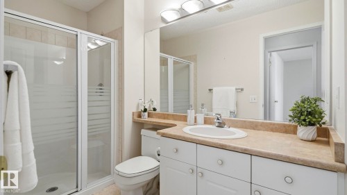 #31 8 Dechene Rd Nw, Edmonton, AB - Indoor Photo Showing Bathroom