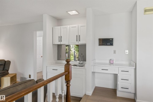 318 Grand Meadow Crescent Nw, Edmonton, AB - Indoor Photo Showing Other Room