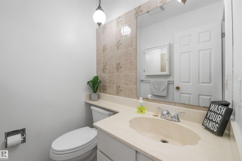 318 Grand Meadow Crescent Nw, Edmonton, AB - Indoor Photo Showing Bathroom