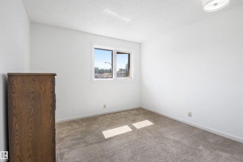 318 Grand Meadow Crescent Nw, Edmonton, AB - Indoor Photo Showing Other Room