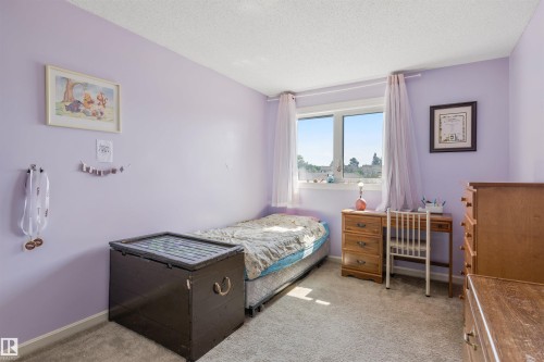 318 Grand Meadow Crescent Nw, Edmonton, AB - Indoor Photo Showing Bedroom