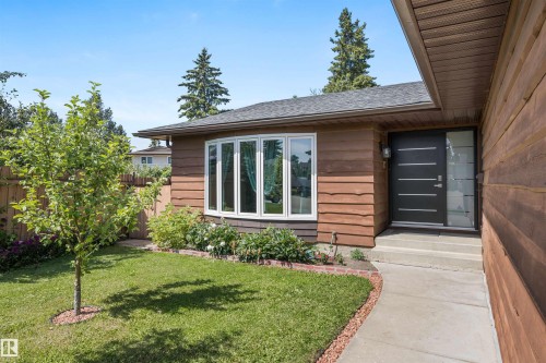 318 Grand Meadow Crescent Nw, Edmonton, AB - Outdoor With Exterior