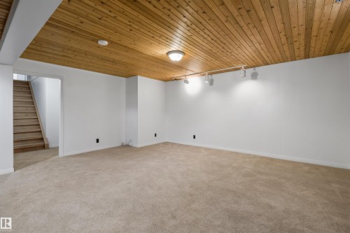 318 Grand Meadow Crescent Nw, Edmonton, AB - Indoor Photo Showing Other Room