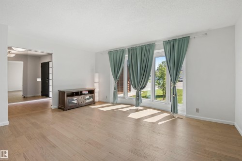 318 Grand Meadow Crescent Nw, Edmonton, AB - Indoor