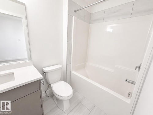 #38 7110 Keswick Cm Sw, Edmonton, AB - Indoor Photo Showing Bathroom