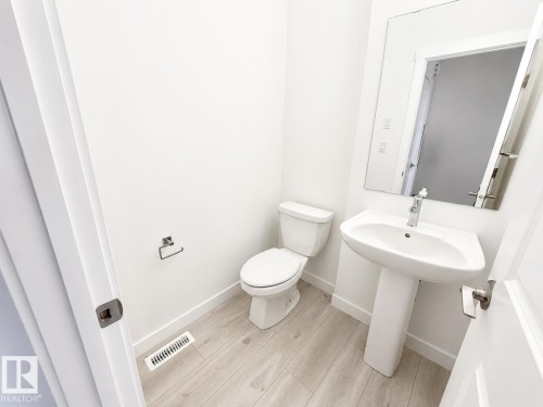 #38 7110 Keswick Cm Sw, Edmonton, AB - Indoor Photo Showing Bathroom