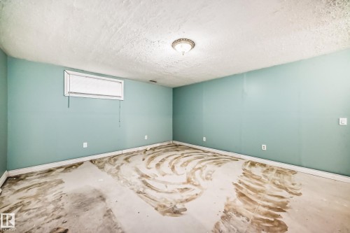 784 Blackburn Place Sw, Edmonton, AB - Indoor Photo Showing Other Room