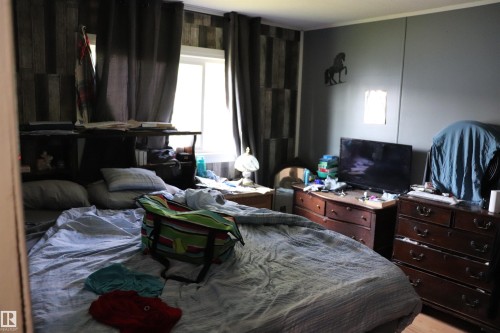 #54  4202 45 Street, Wetaskiwin, AB - Indoor Photo Showing Bedroom