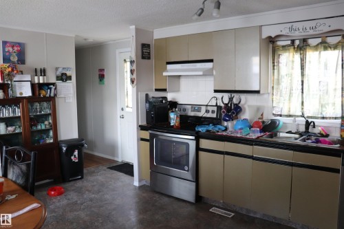 #54  4202 45 Street, Wetaskiwin, AB - Indoor Photo Showing Kitchen