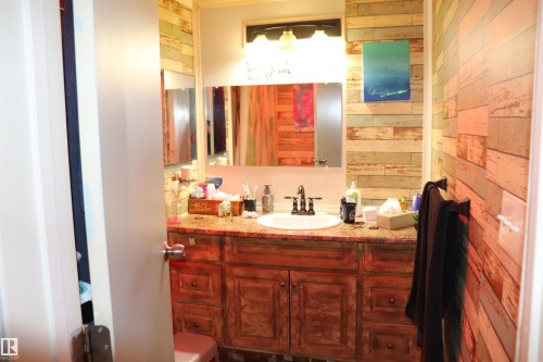 #54  4202 45 Street, Wetaskiwin, AB - Indoor Photo Showing Bathroom