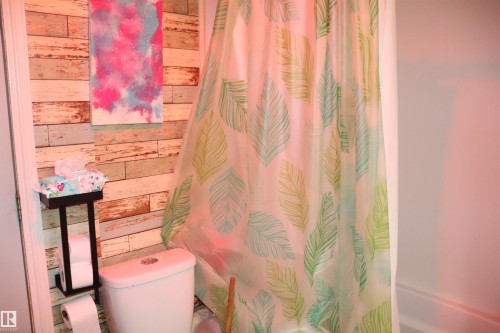 #54  4202 45 Street, Wetaskiwin, AB - Indoor Photo Showing Bathroom