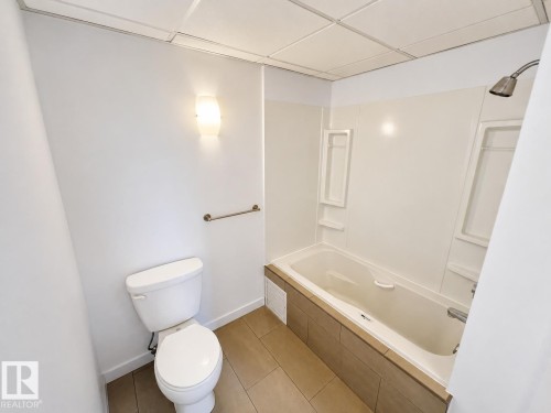#702 10105 109 St Nw, Edmonton, AB - Indoor Photo Showing Bathroom