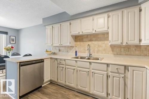 7 Whiteoaks Estates, St. Albert, AB - Indoor Photo Showing Kitchen With Double Sink
