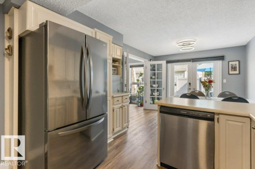 7 Whiteoaks Estates, St. Albert, AB - Indoor Photo Showing Kitchen