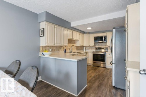 7 Whiteoaks Estates, St. Albert, AB - Indoor Photo Showing Kitchen