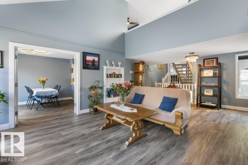 7 Whiteoaks Estates, St. Albert, AB - Indoor Photo Showing Living Room